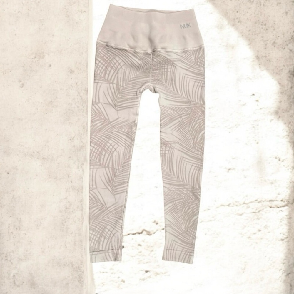 NWOT NUX Textured Palm Legging